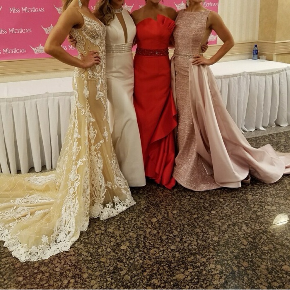 Tony Bowls Size 6 Red Gown - Picture 3 of 8